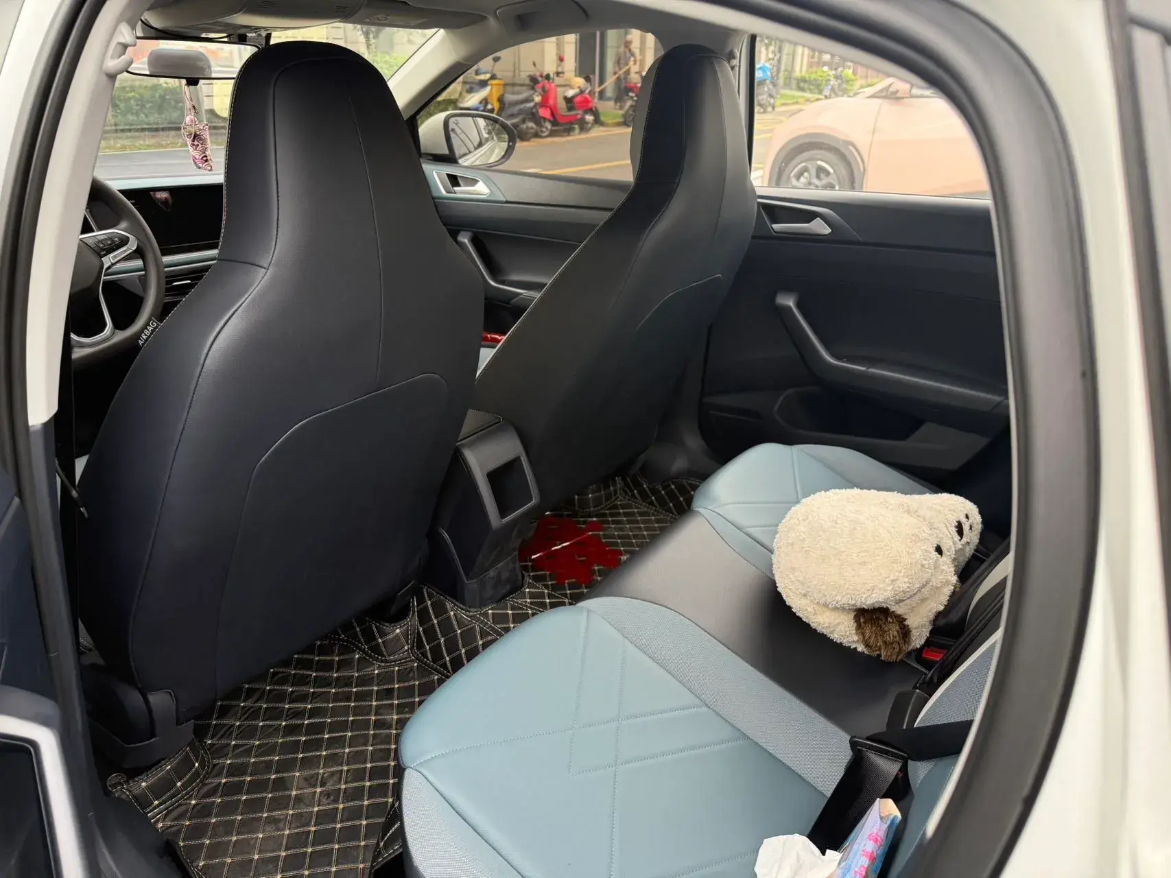 2023 VOLKSWAGEN LAVIDA thumbnail 4