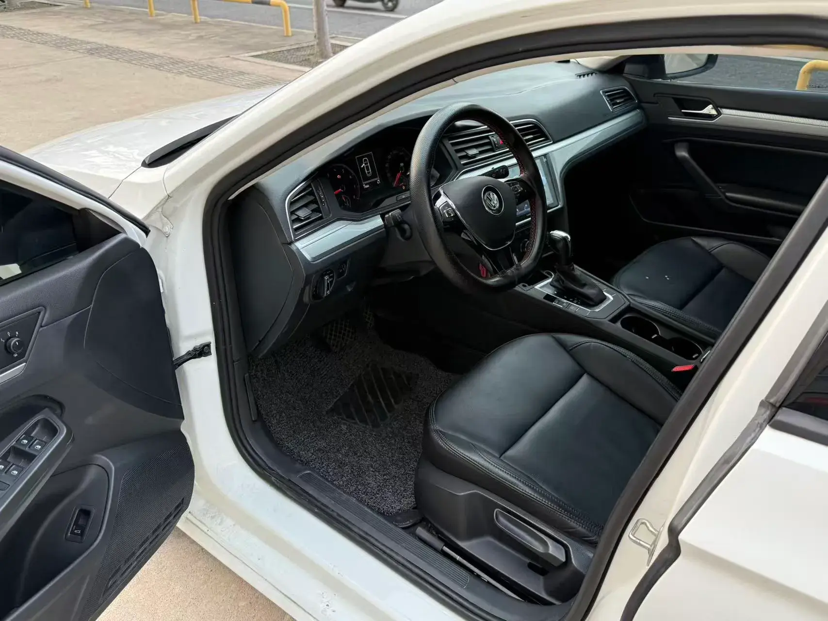 2019 VOLKSWAGEN LAMANDO thumbnail 4