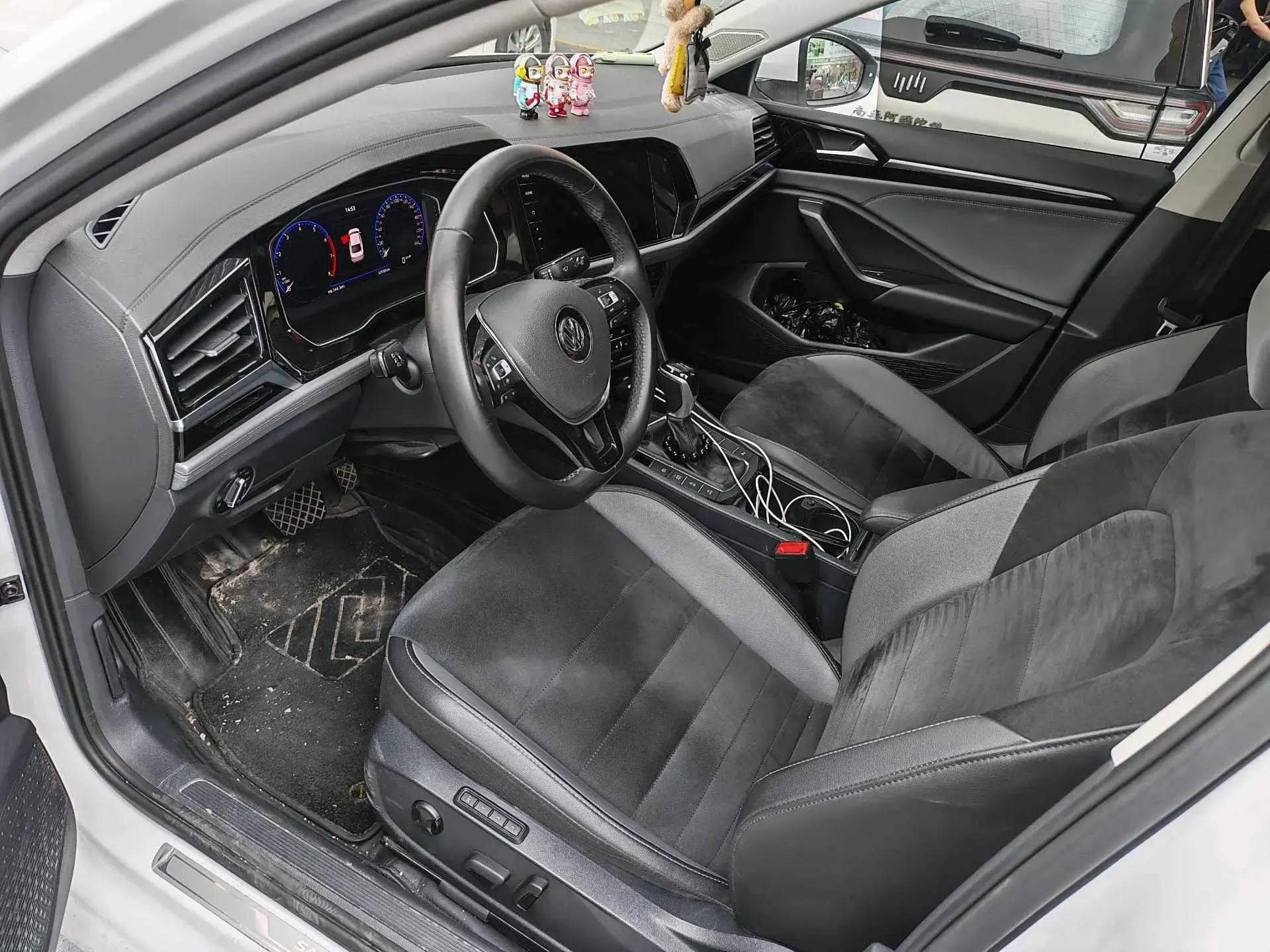 2021 VOLKSWAGEN SAGITAR thumbnail 3