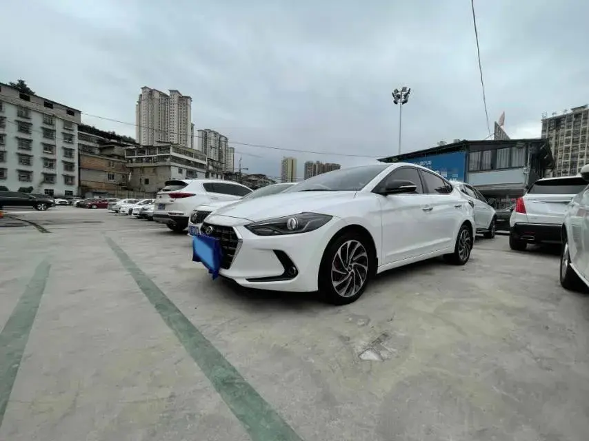 2019 HYUNDAI ELANTRA view 1