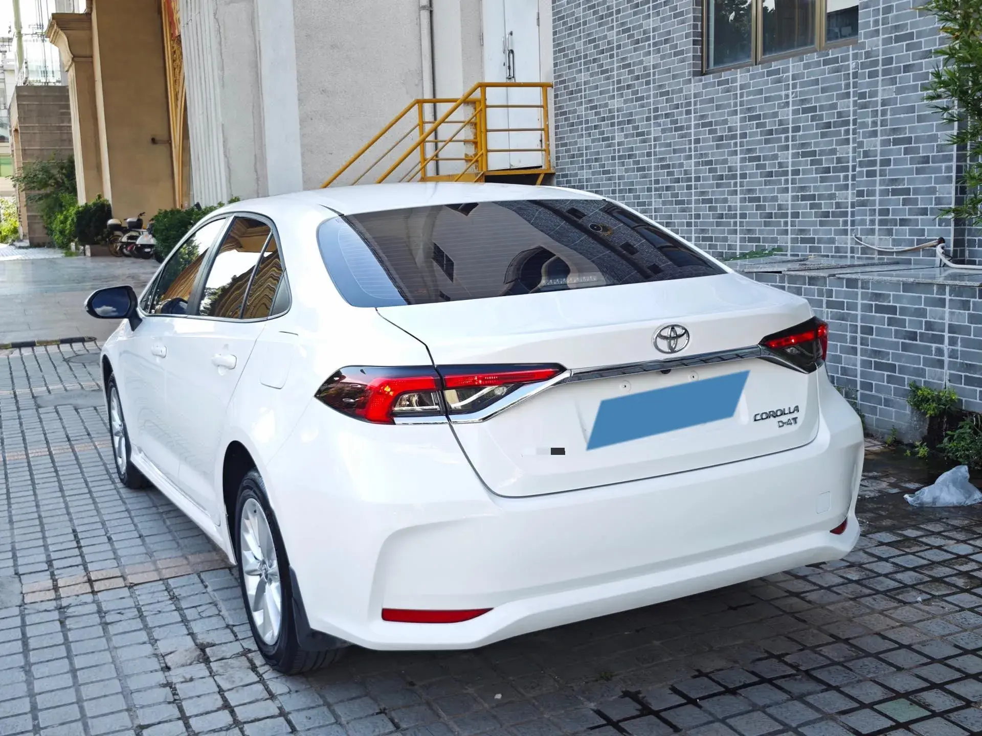 2021 TOYOTA COROLLA thumbnail 3