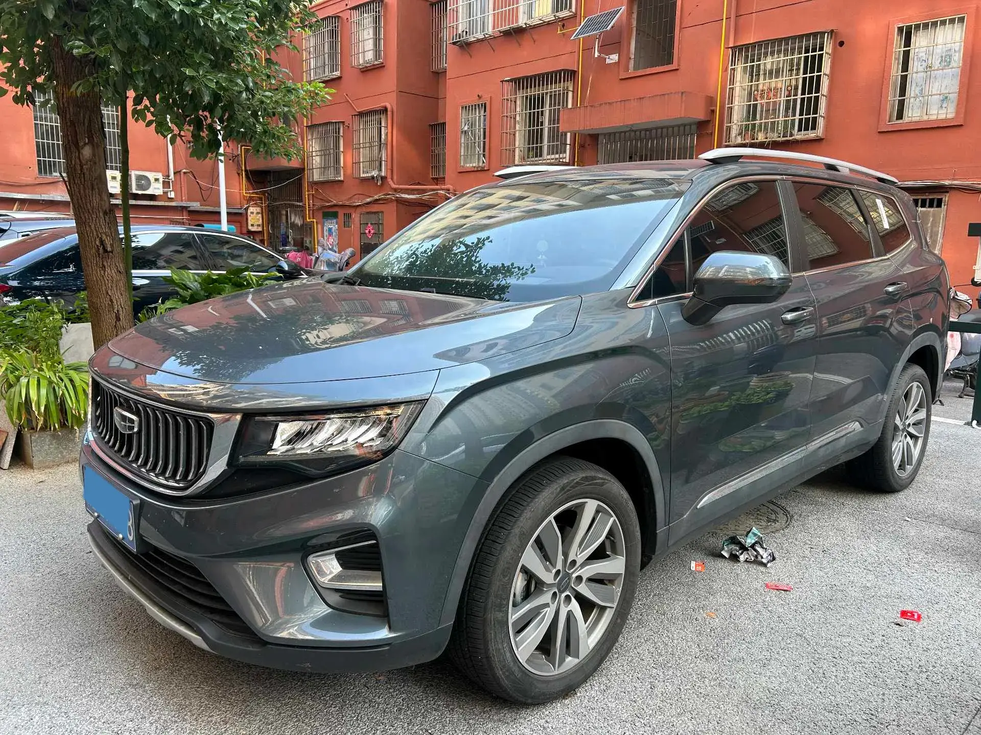 2022 GEELY OKAVANGO view 1