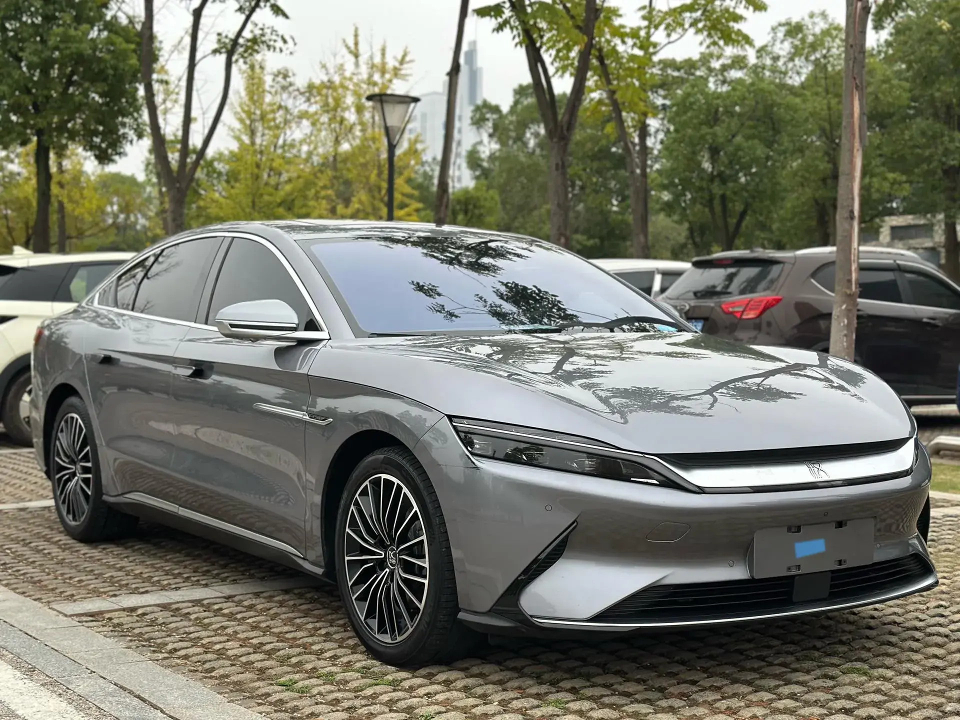 2020 BYD HAN thumbnail 3