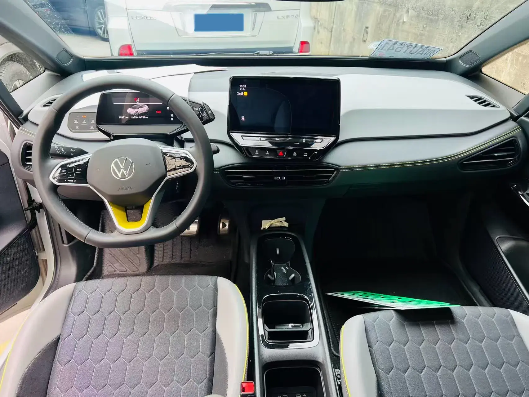 2024 VOLKSWAGEN ID.3 thumbnail 3