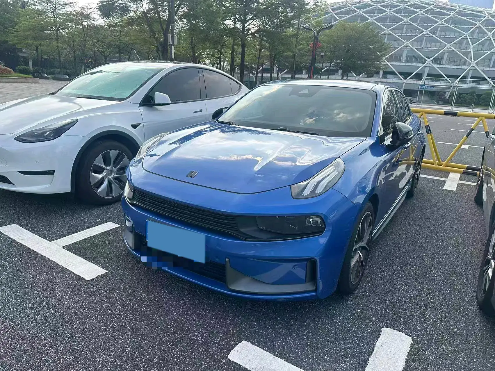 2019 LYNK&CO 03 view 1