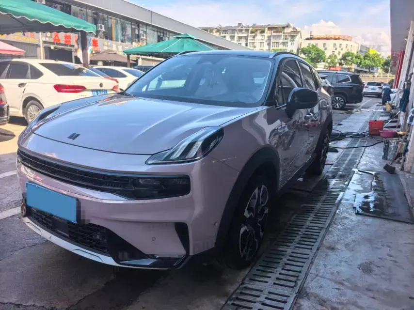 2020 LYNK&CO 06 view 1