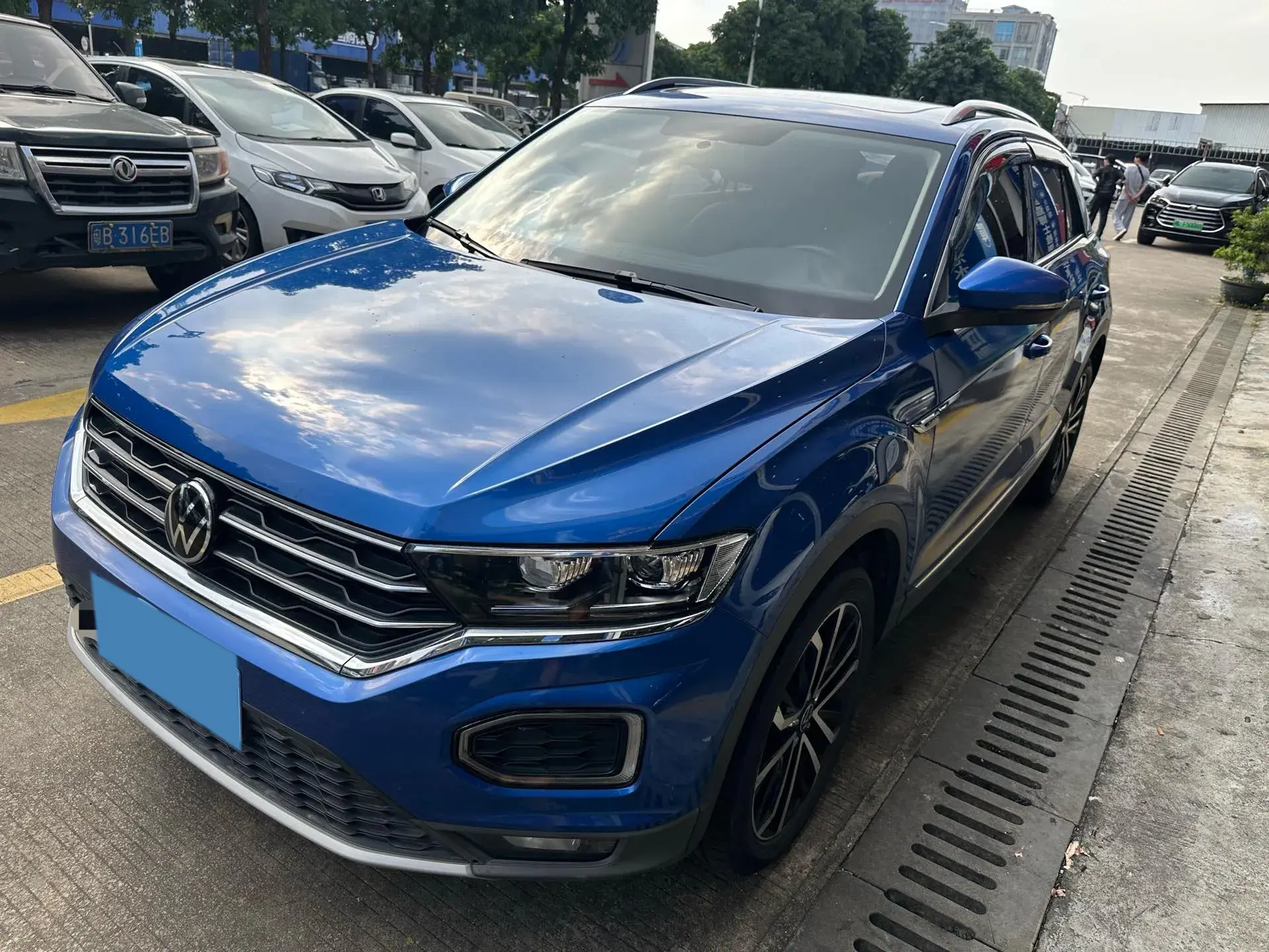 2021 VOLKSWAGEN T-ROC view 1
