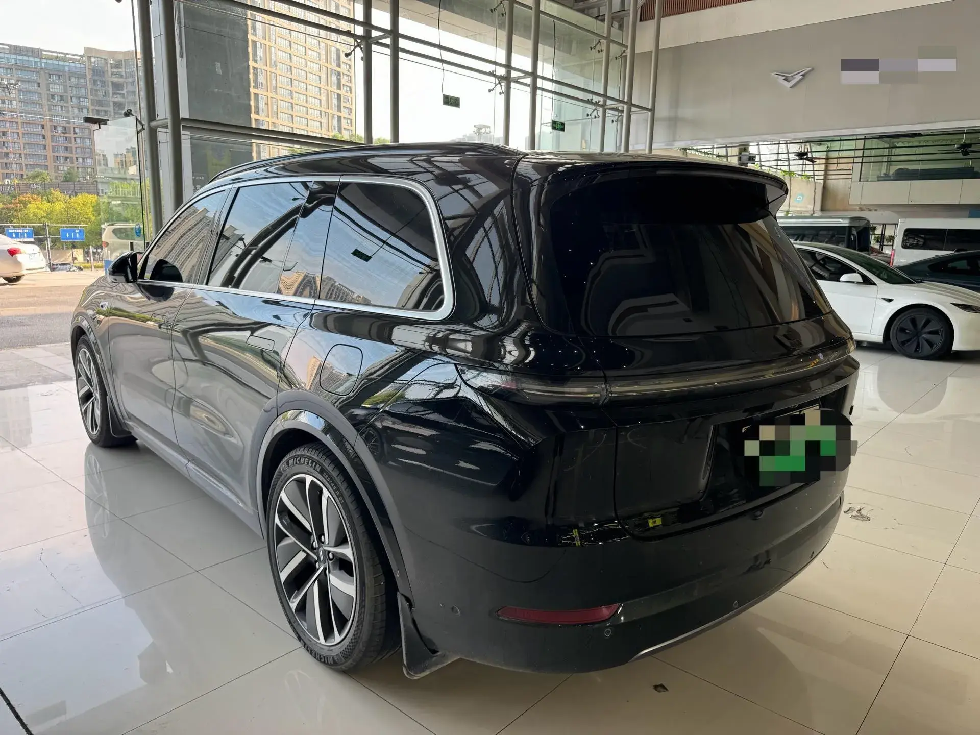 2022 LI L9 thumbnail 2