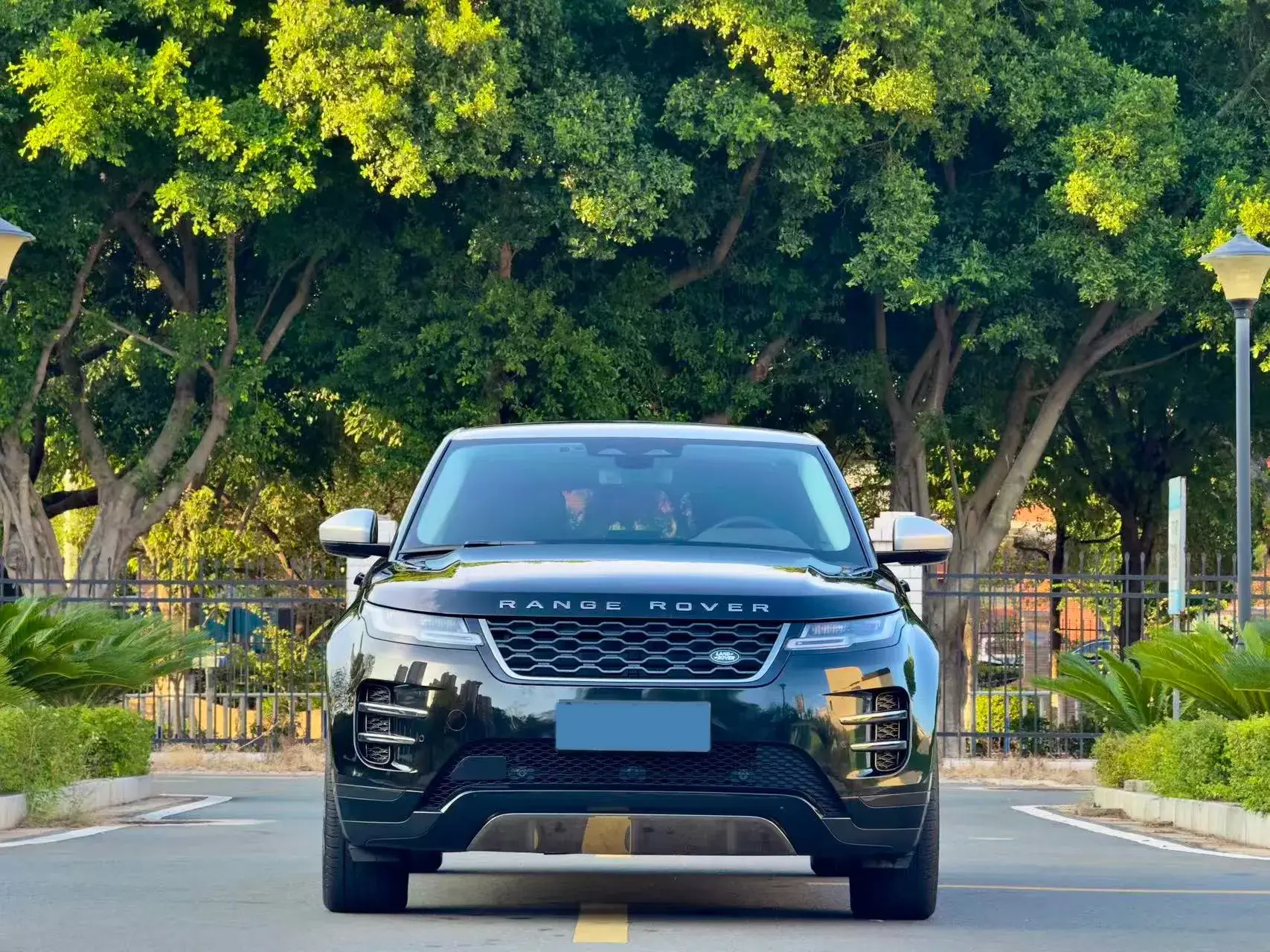 2022 LAND ROVER thumbnail 2