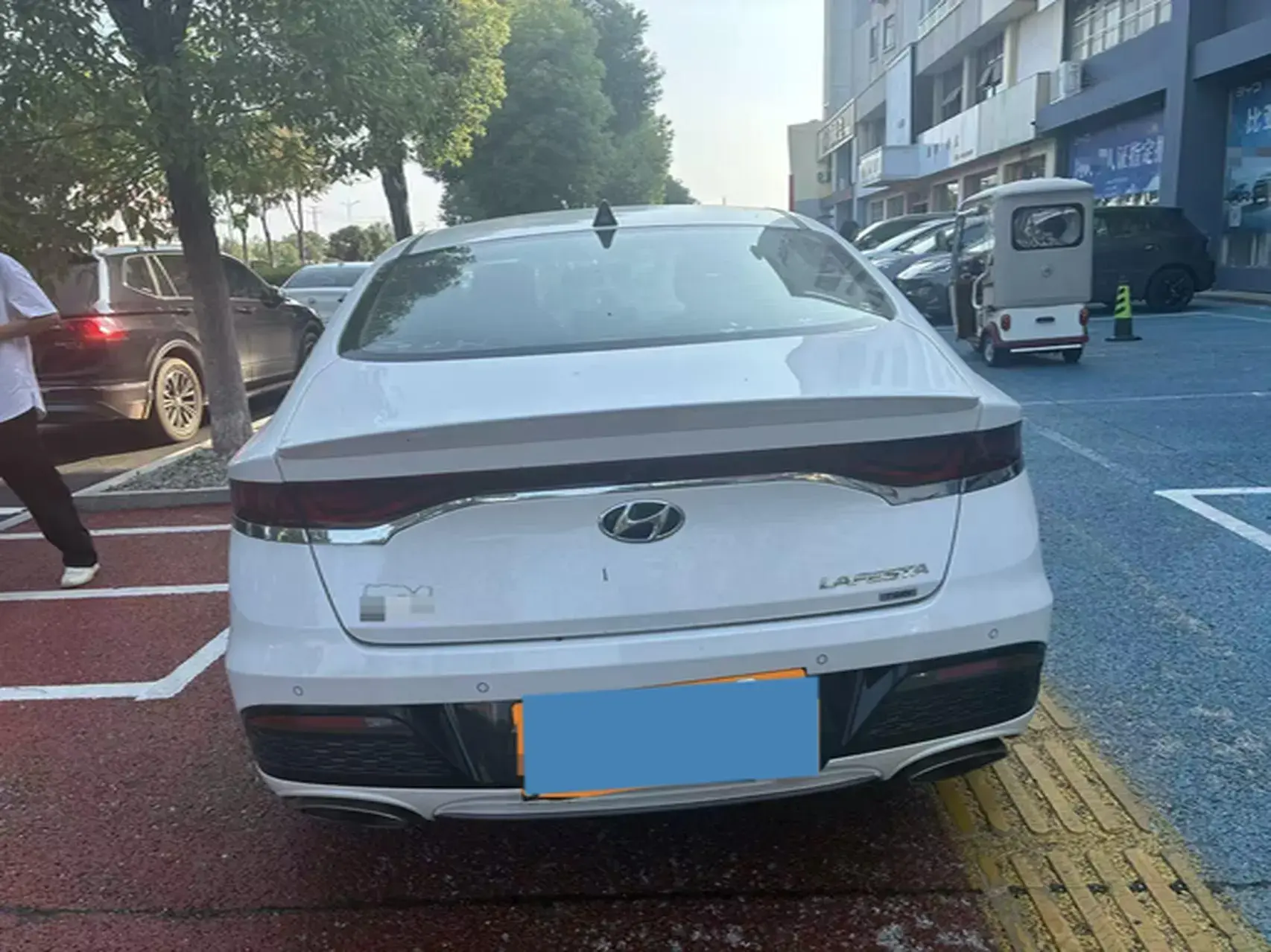 2019 HYUNDAI LA thumbnail 4