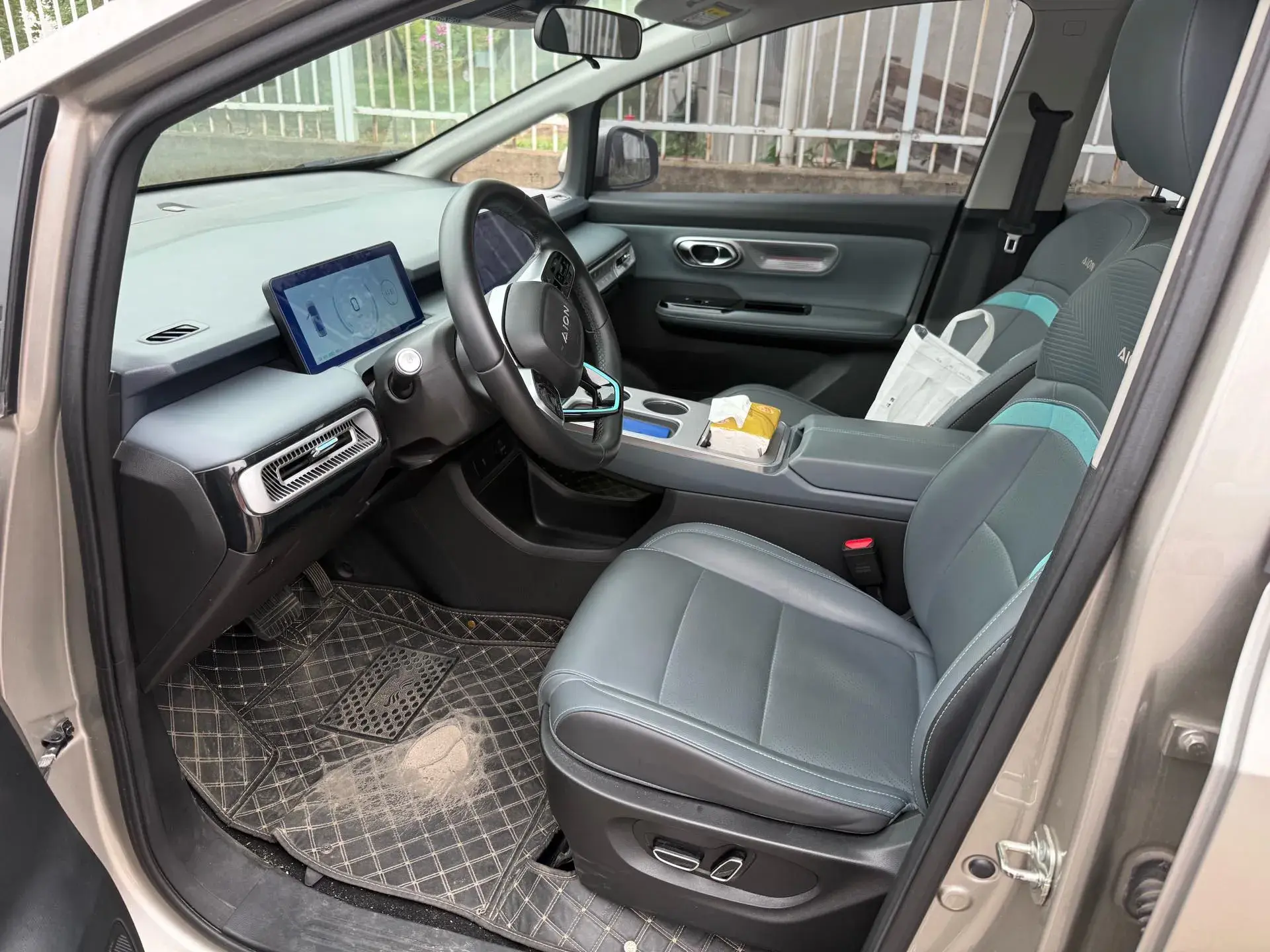 2023 AION Y thumbnail 3