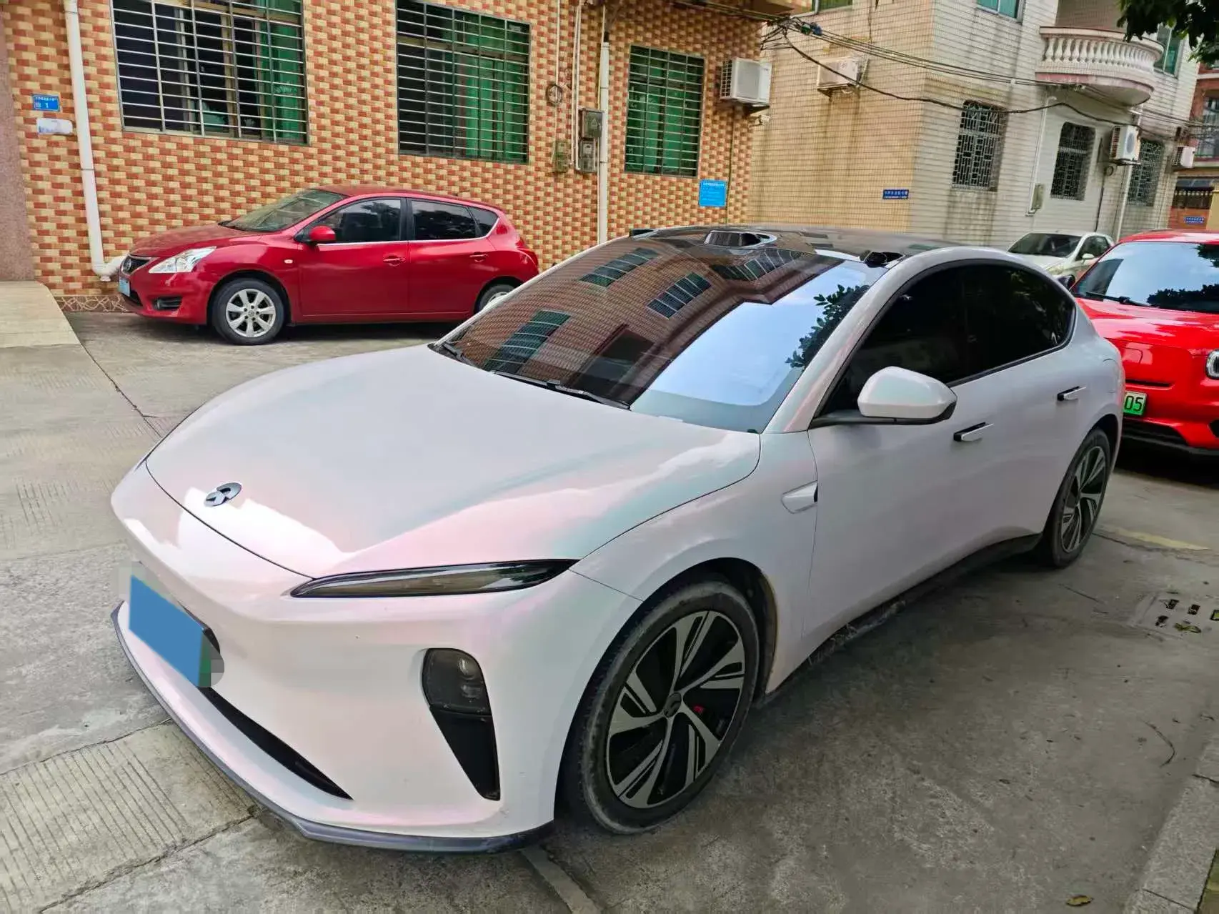 2022 NIO ET5 view 1