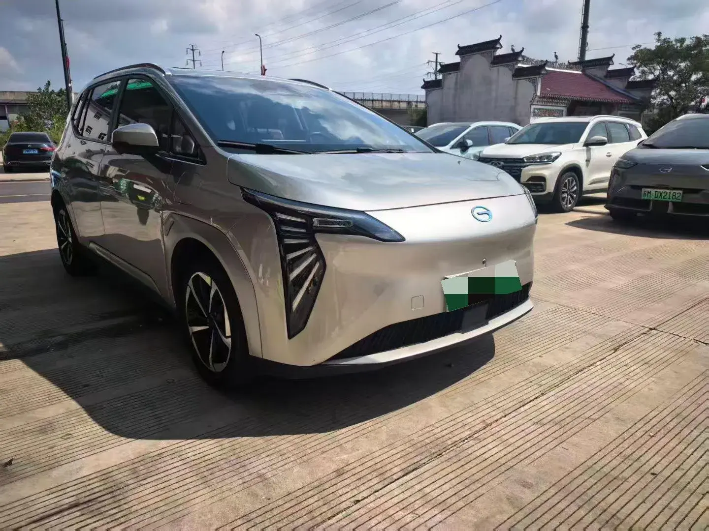 2023 AION Y thumbnail 2