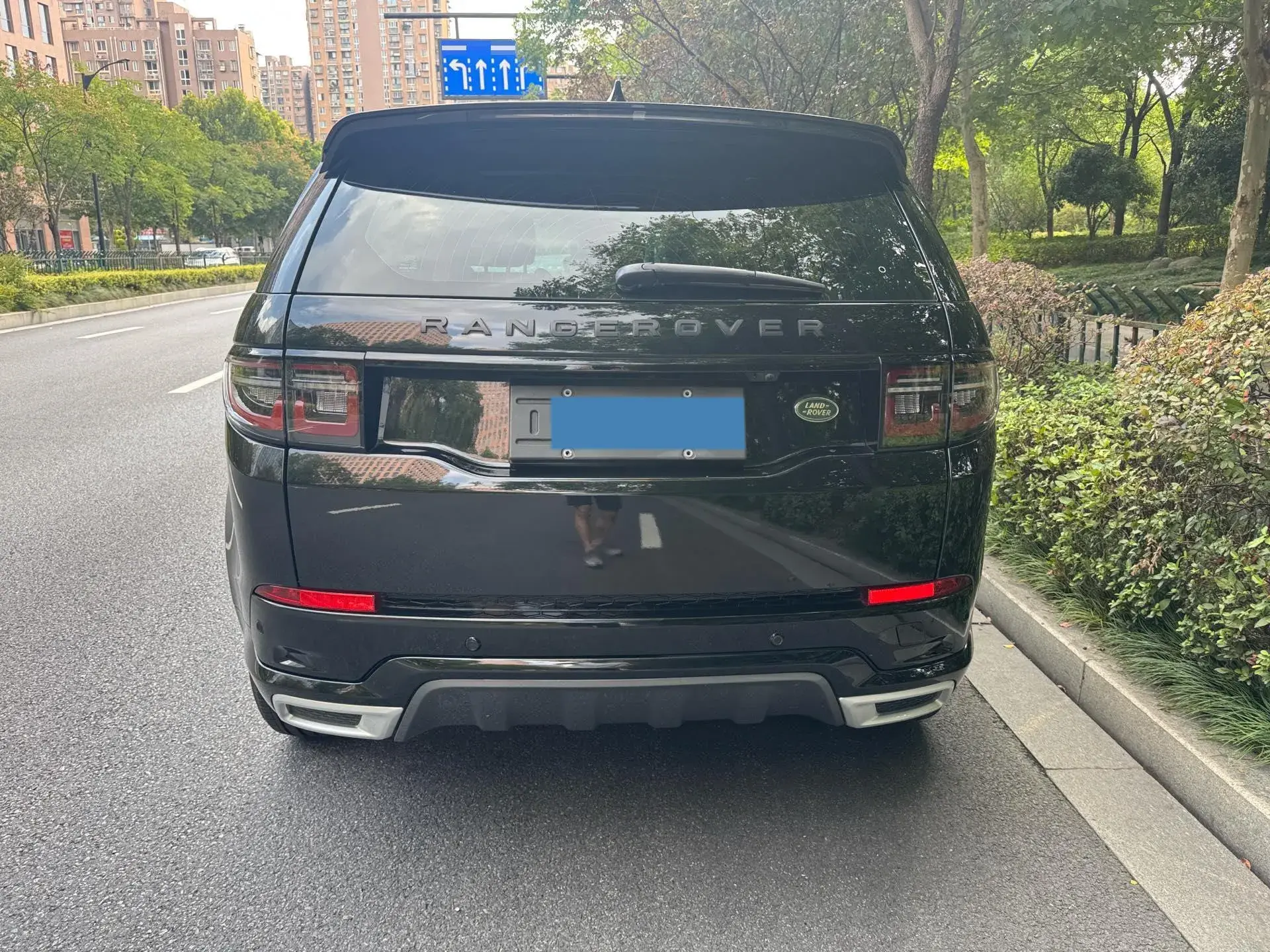 2022 LAND ROVER thumbnail 4