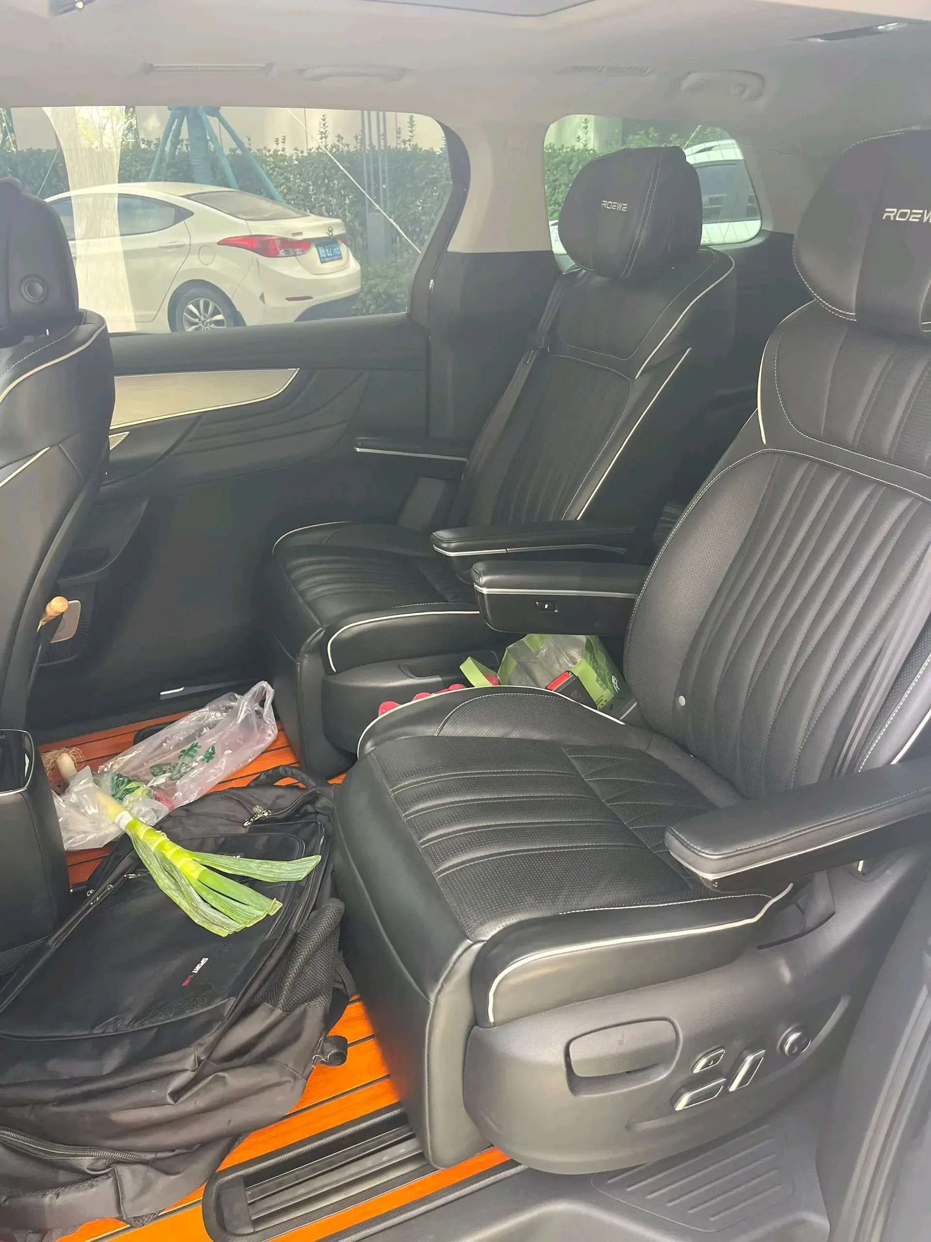 2021 ROEWE IMAX8 thumbnail 4