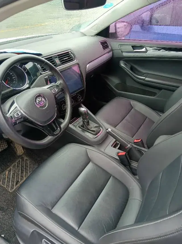 2017 VOLKSWAGEN SAGITAR thumbnail 2