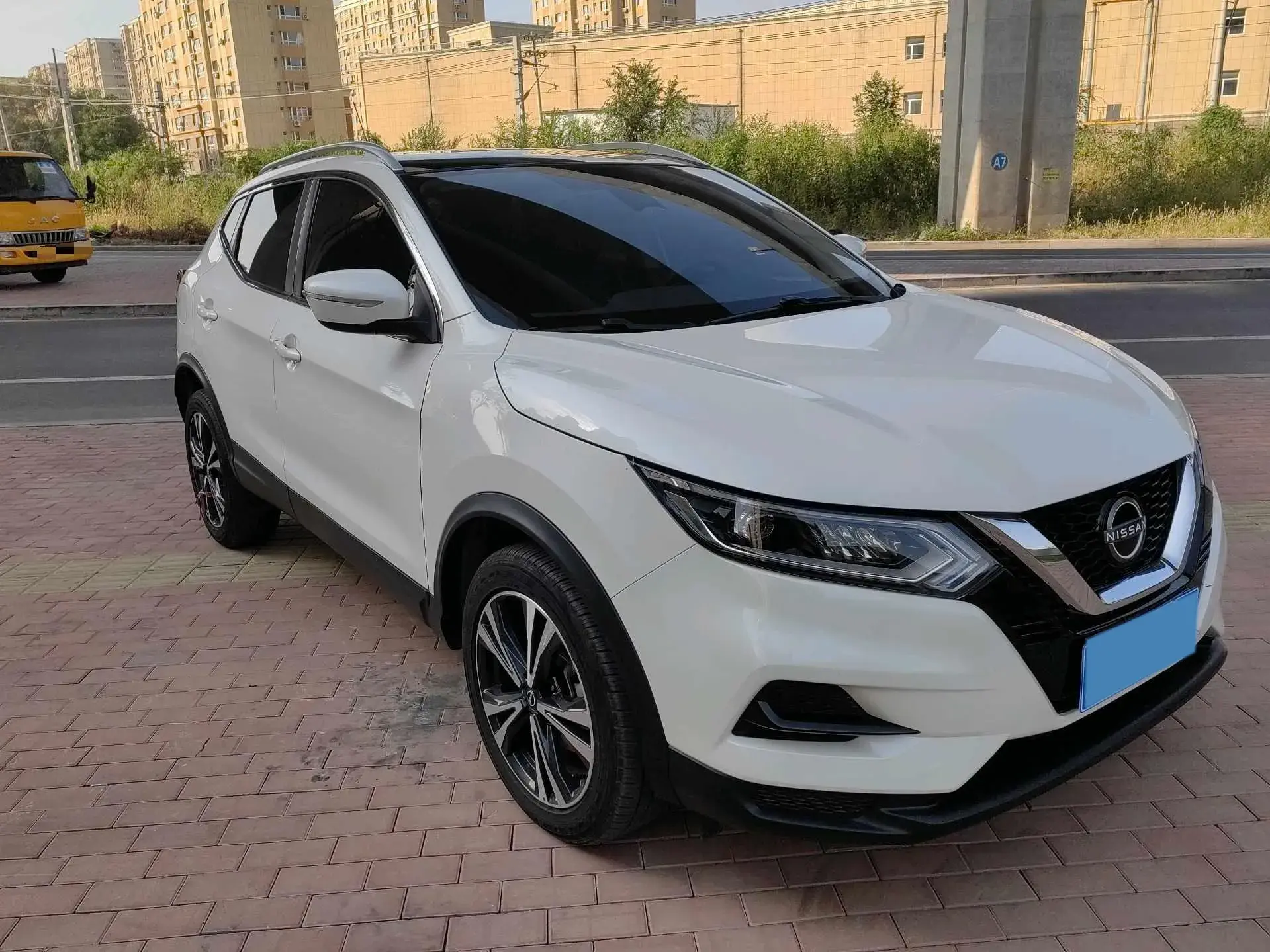 2023 NISSAN QASHQAI thumbnail 3