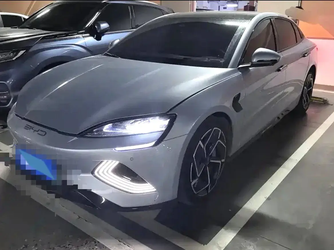 2022 BYD SEAL view 1