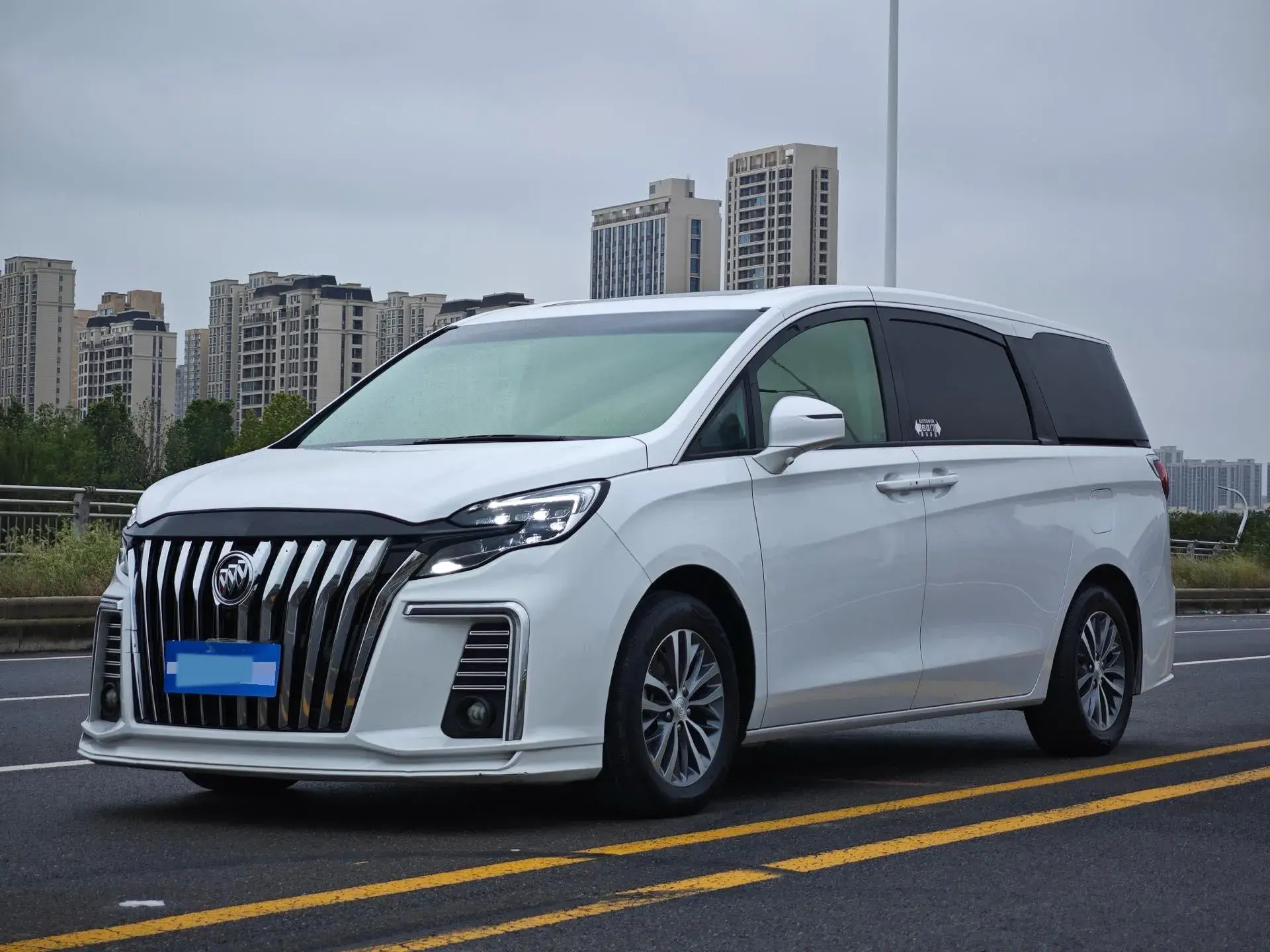 2022 BUICK GL8 view 1