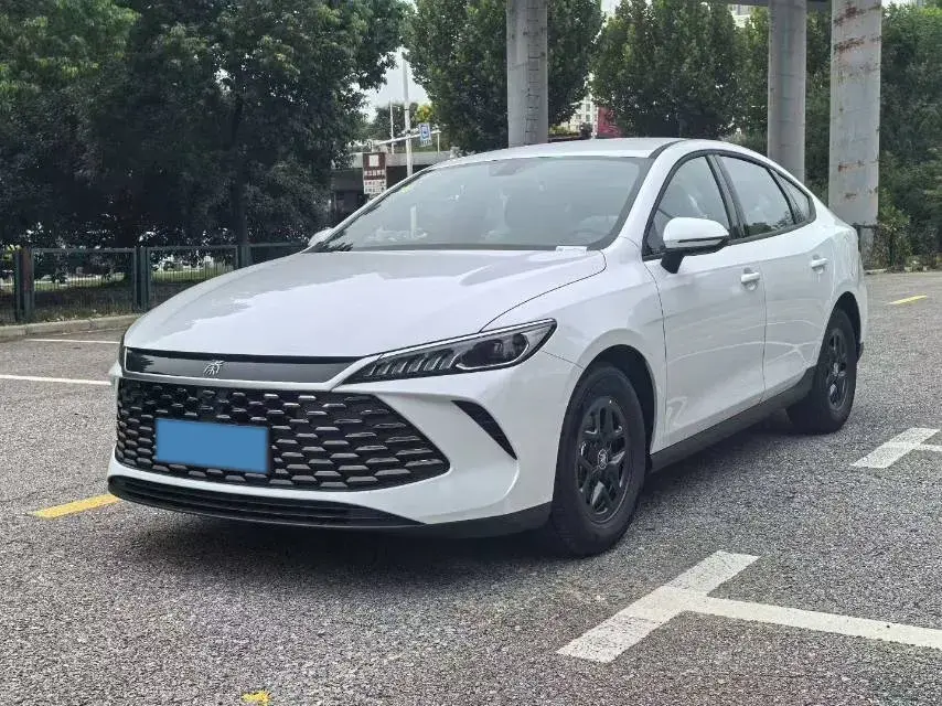 2025 BYD SEAL05 view 1