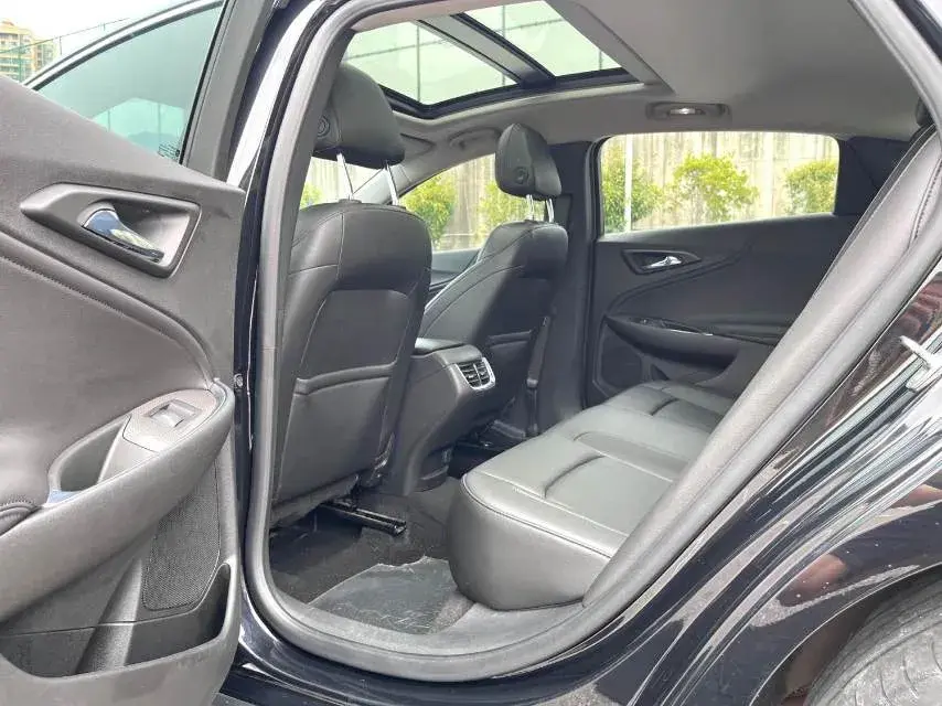 2021 CHEVROLET MALIBU thumbnail 4