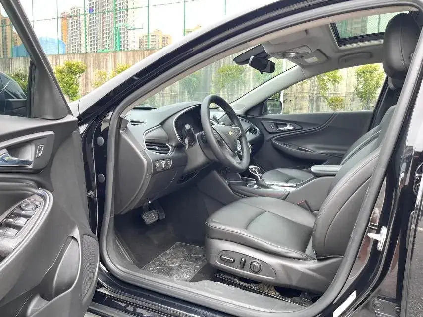 2021 CHEVROLET MALIBU thumbnail 3