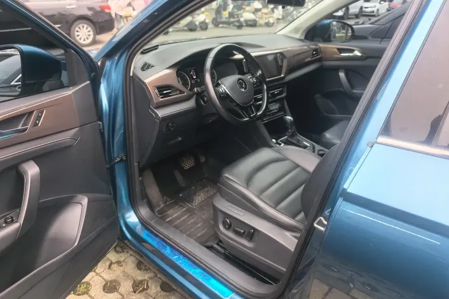 2021 VOLKSWAGEN THARU thumbnail 4