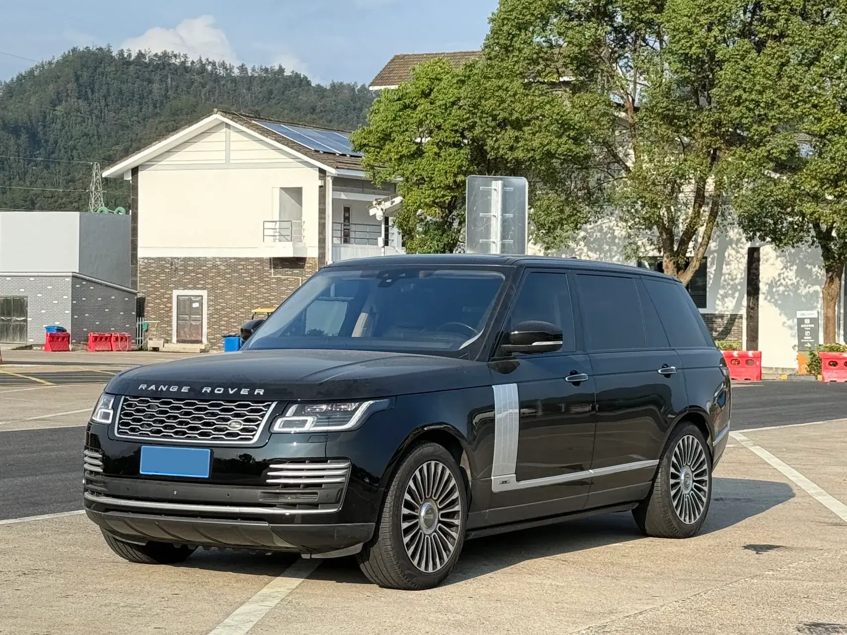 2018 LAND ROVER view 1