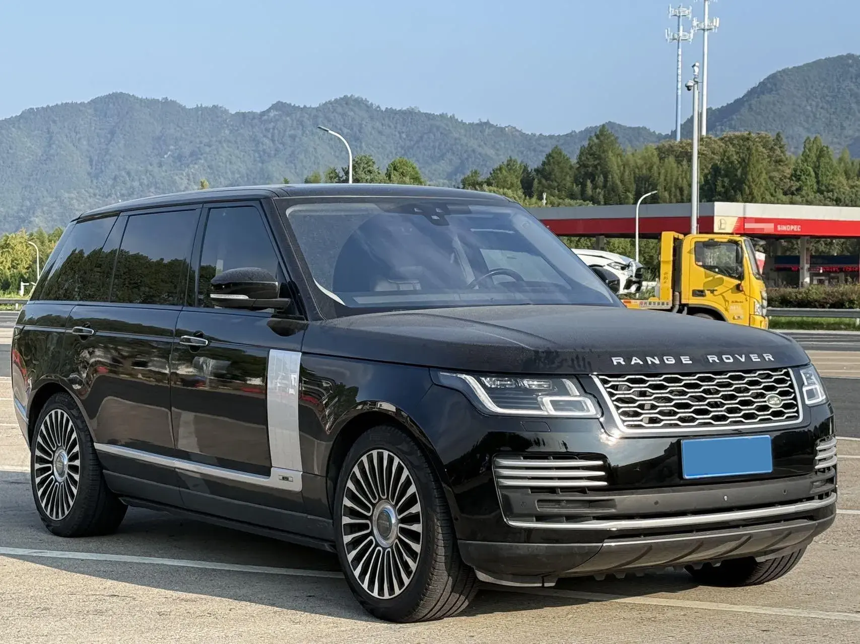 2018 LAND ROVER thumbnail 3
