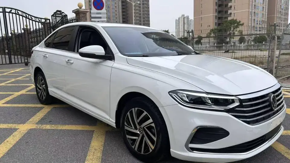 2023 VOLKSWAGEN LAVIDA thumbnail 3