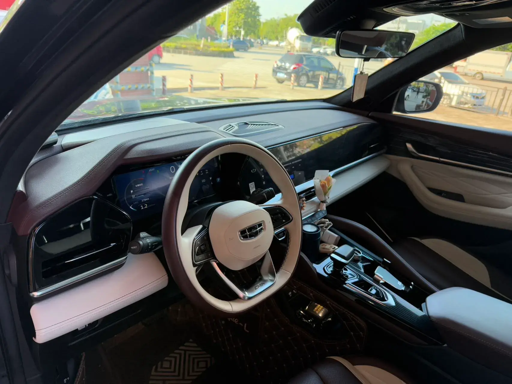 2021 GEELY MONJARO thumbnail 4