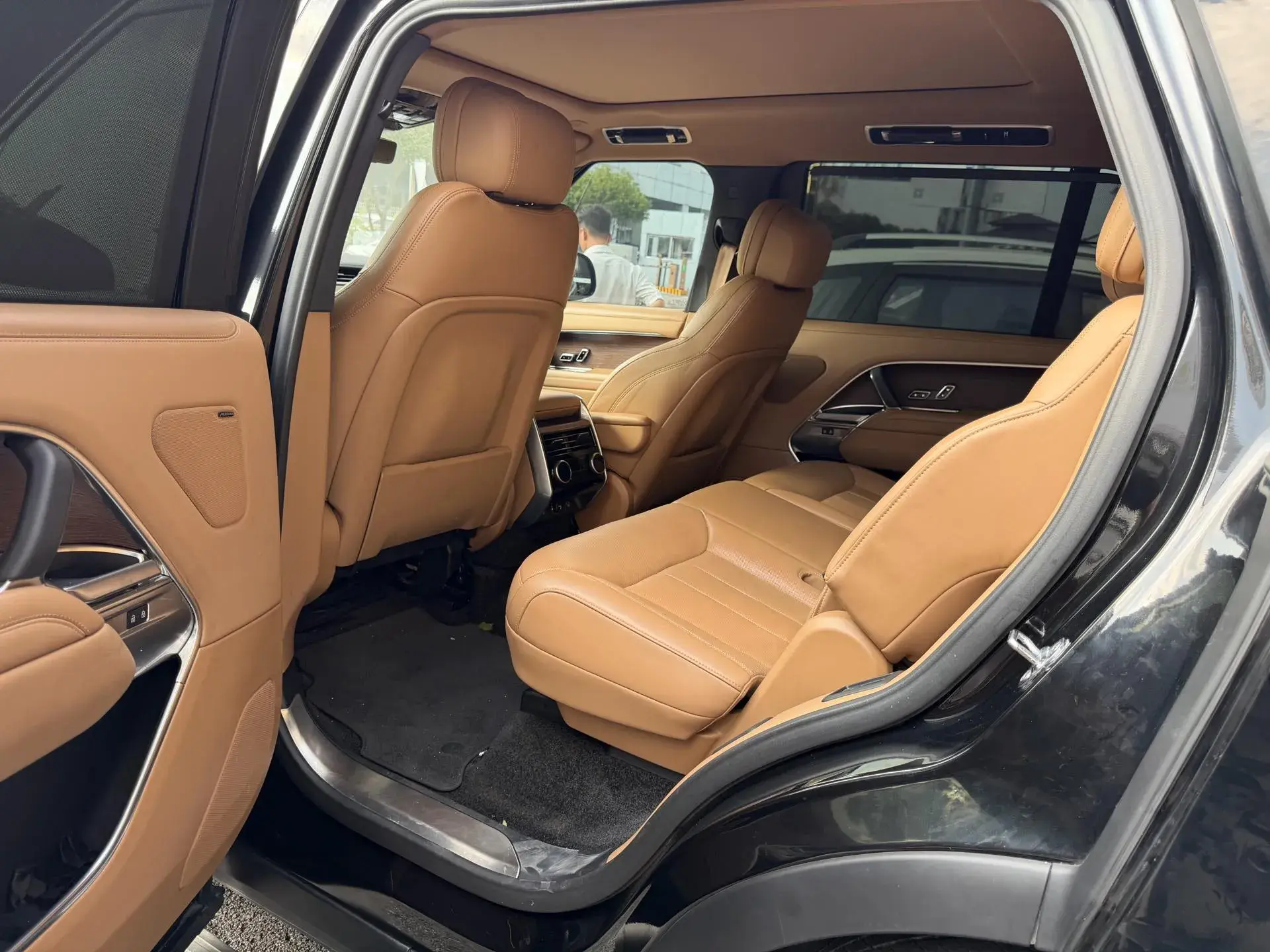 2024 LAND ROVER thumbnail 3