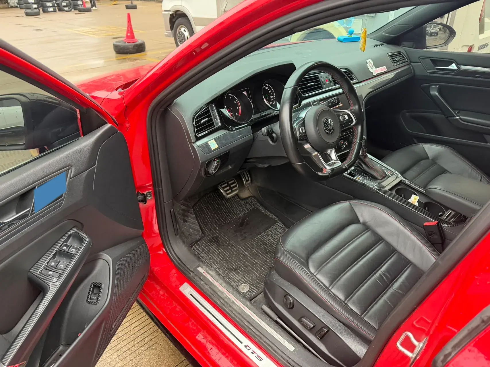 2017 VOLKSWAGEN LAMANDO thumbnail 3