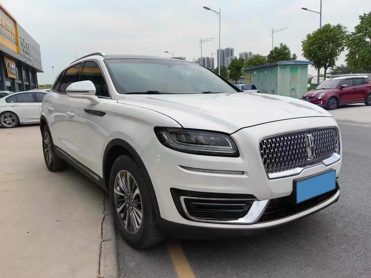 2019 LINCOLN NAUTILUS thumbnail 2