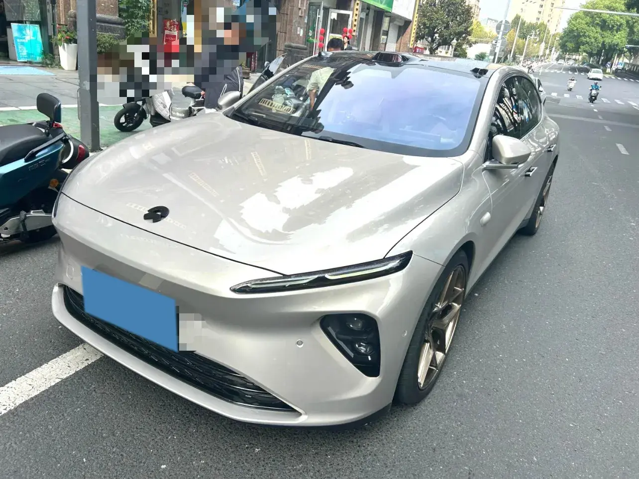 2023 NIO ET7 view 1