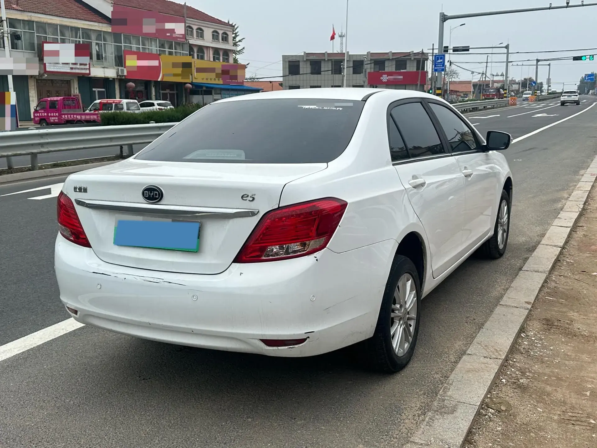 2018 BYD E5 thumbnail 4