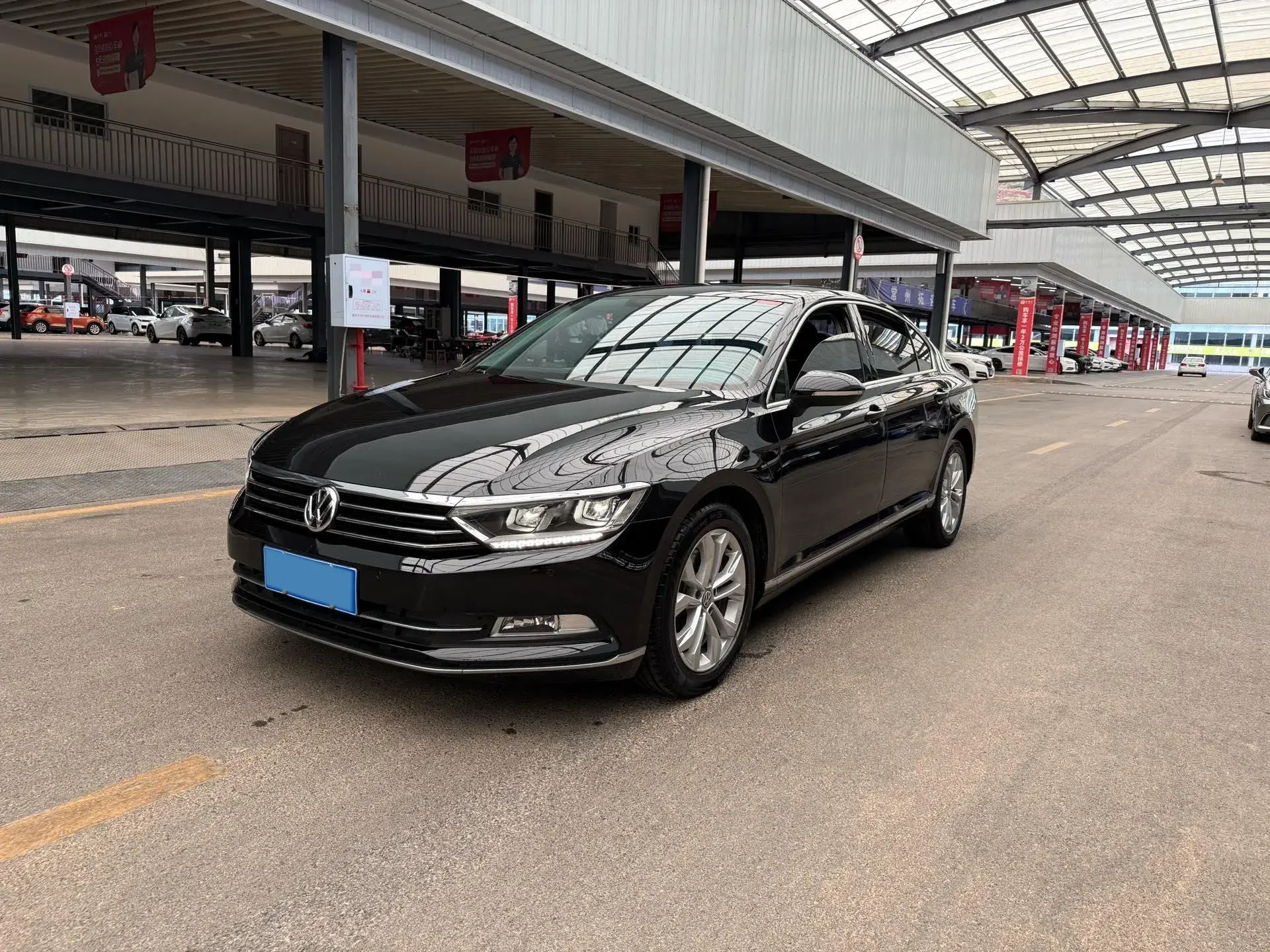 2018 VOLKSWAGEN MAGOTAN view 1