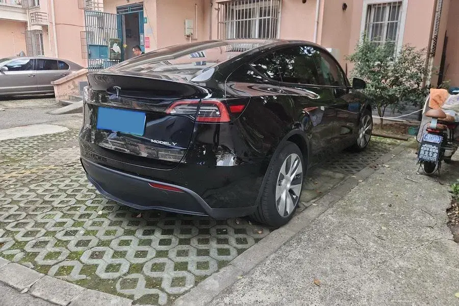 2021 TESLA MODEL thumbnail 2