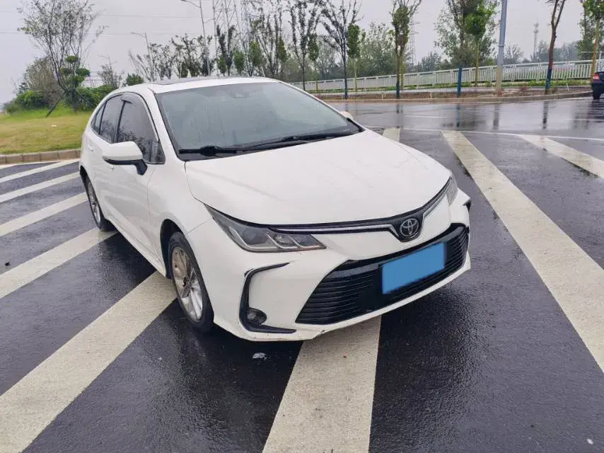 2021 TOYOTA COROLLA thumbnail 3