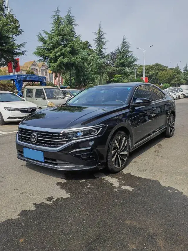 2022 VOLKSWAGEN PASSAT view 1