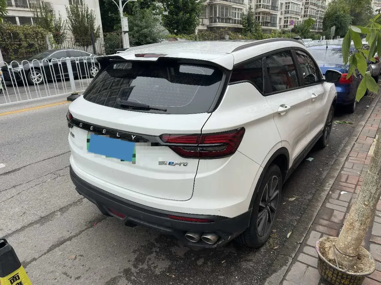2022 GEELY COOLRAY thumbnail 2