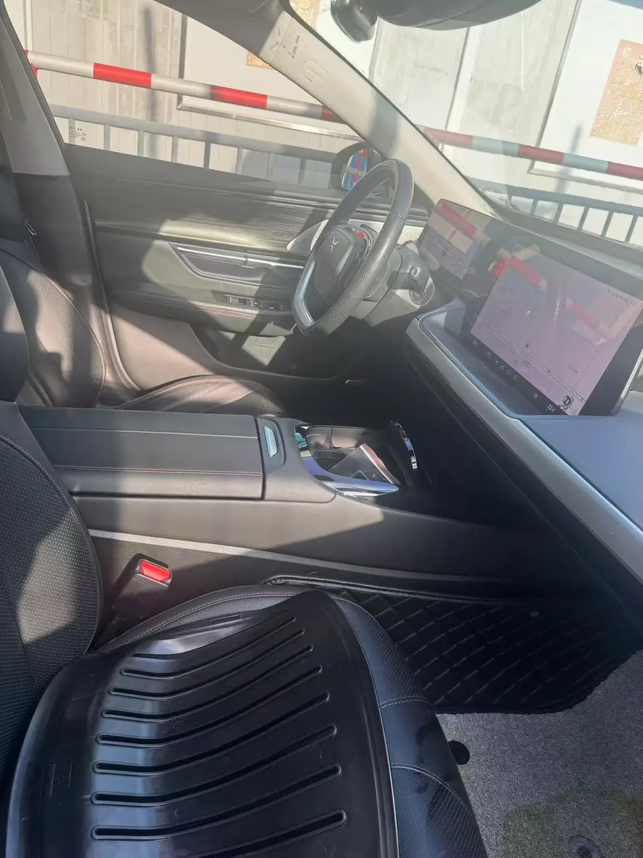 2022 XPENG P7 thumbnail 3