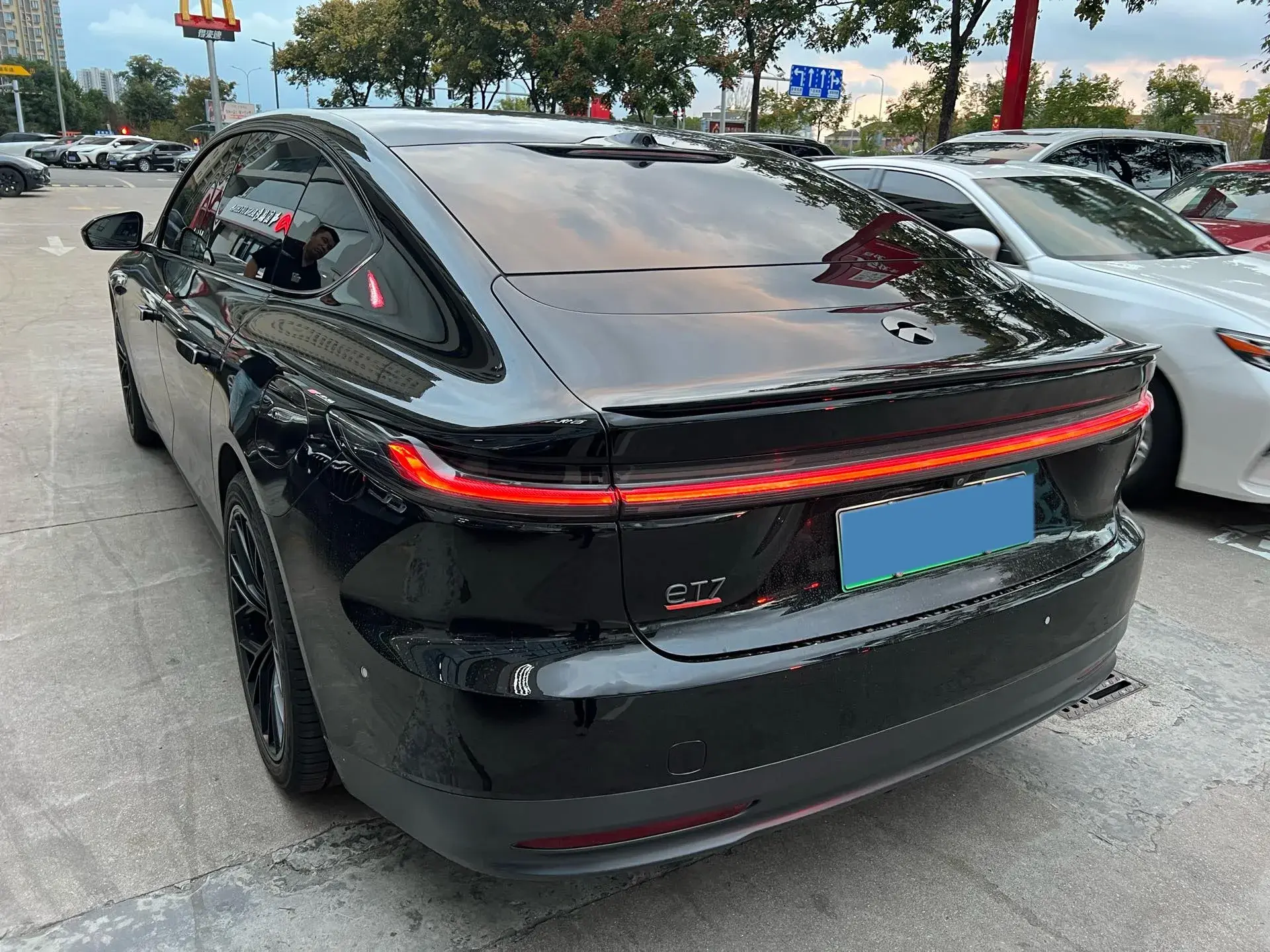 2021 VOLKSWAGEN ID.6 thumbnail 3