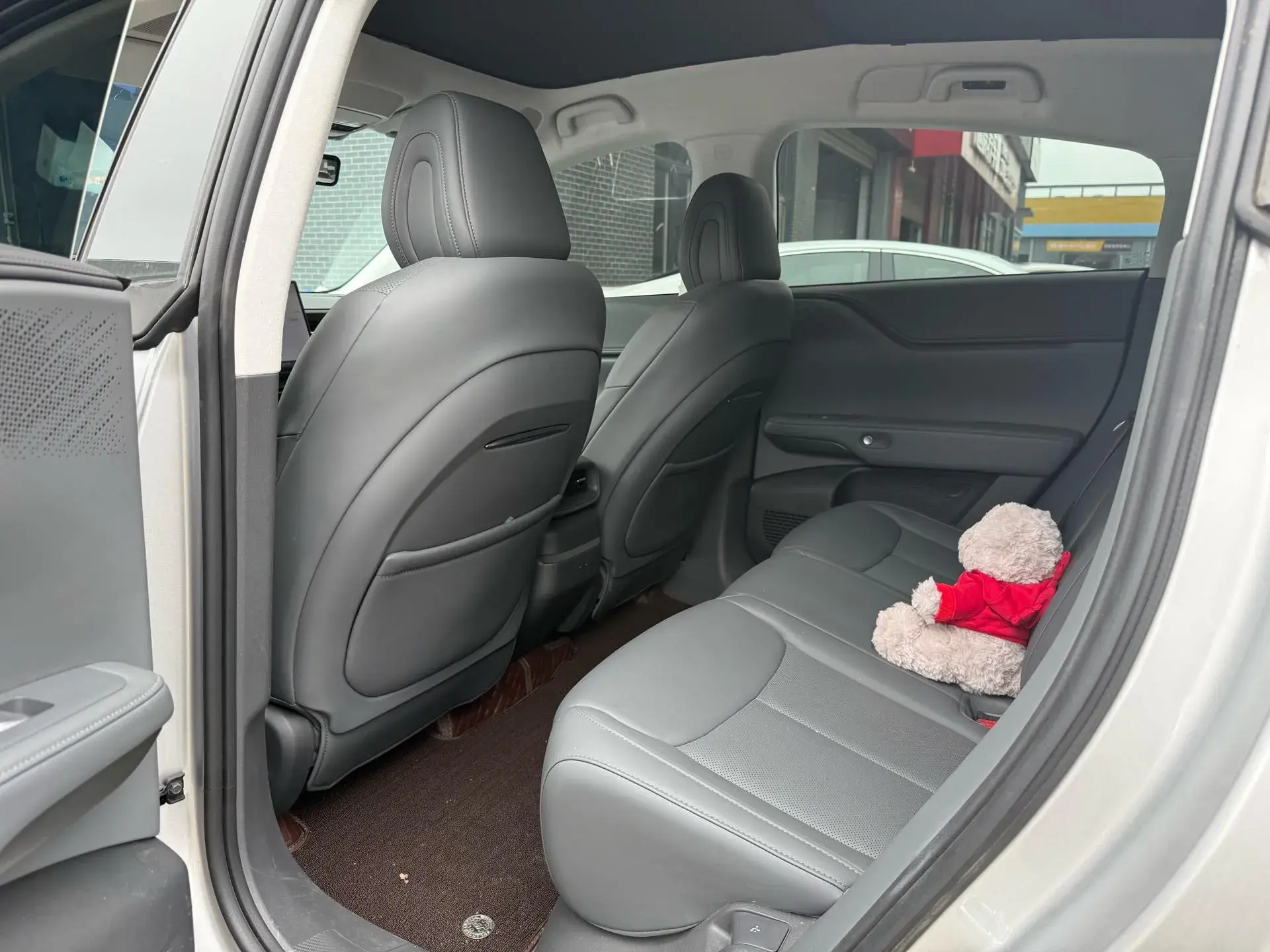 2025 XPENG G6 thumbnail 4