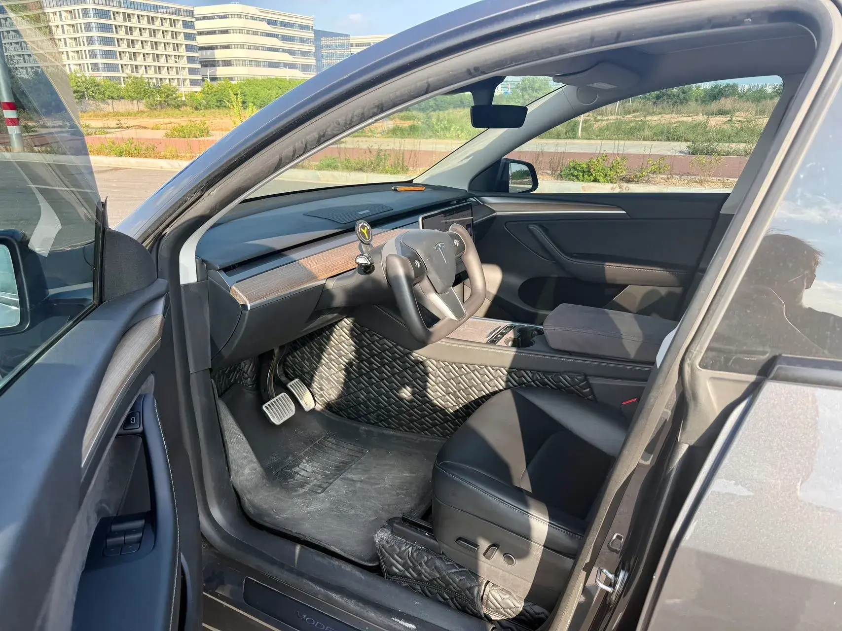 2021 TESLA MODEL thumbnail 4