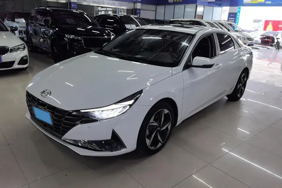 2022 HYUNDAI ELANTRA view 1