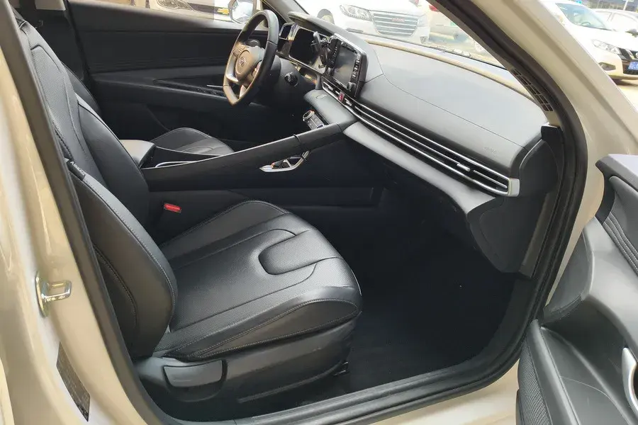 2022 HYUNDAI ELANTRA thumbnail 4