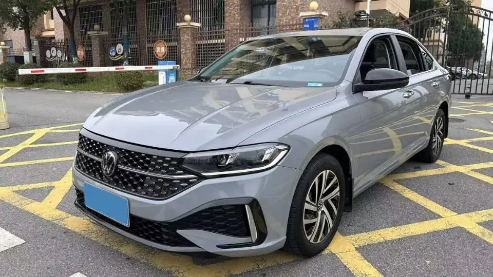 2023 VOLKSWAGEN LAVIDA view 1