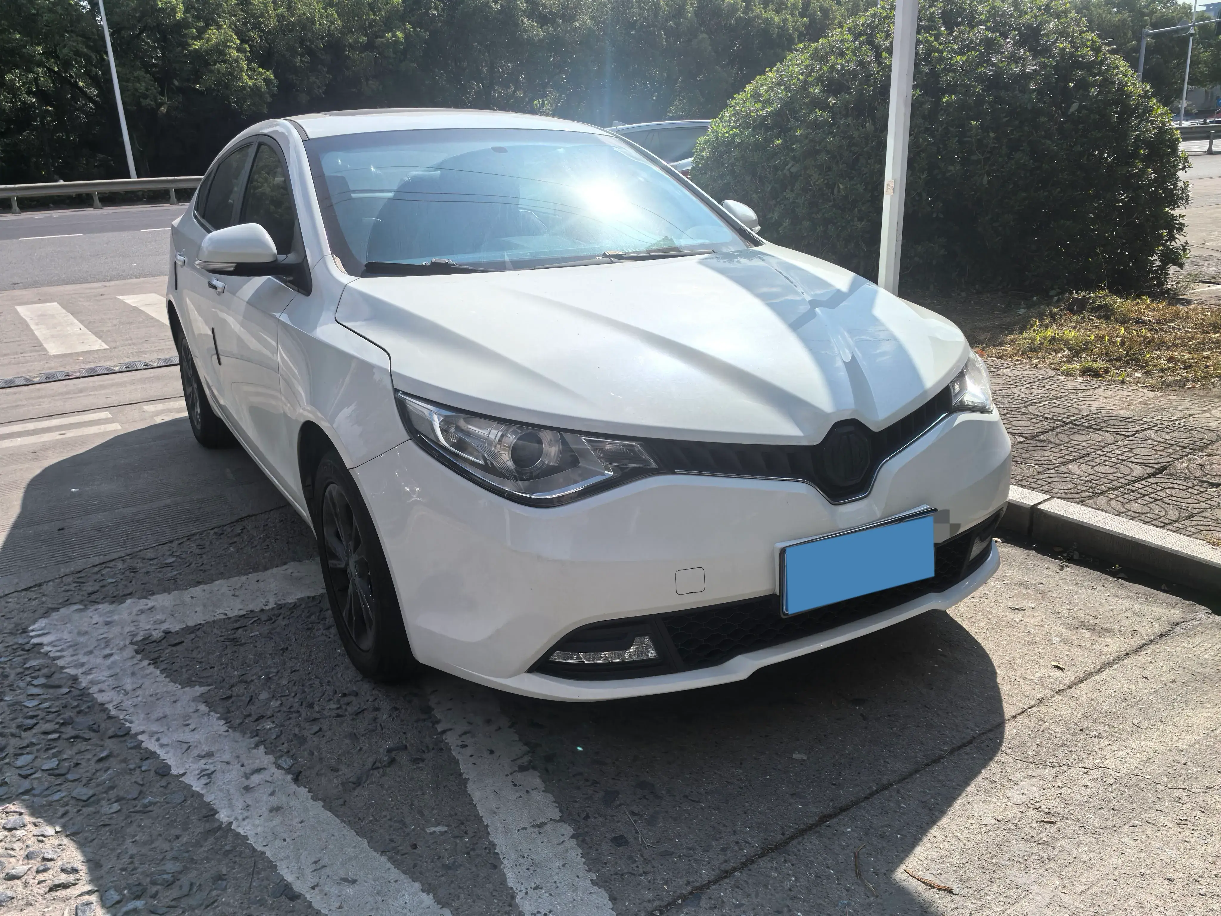 2016 MG GT thumbnail 3