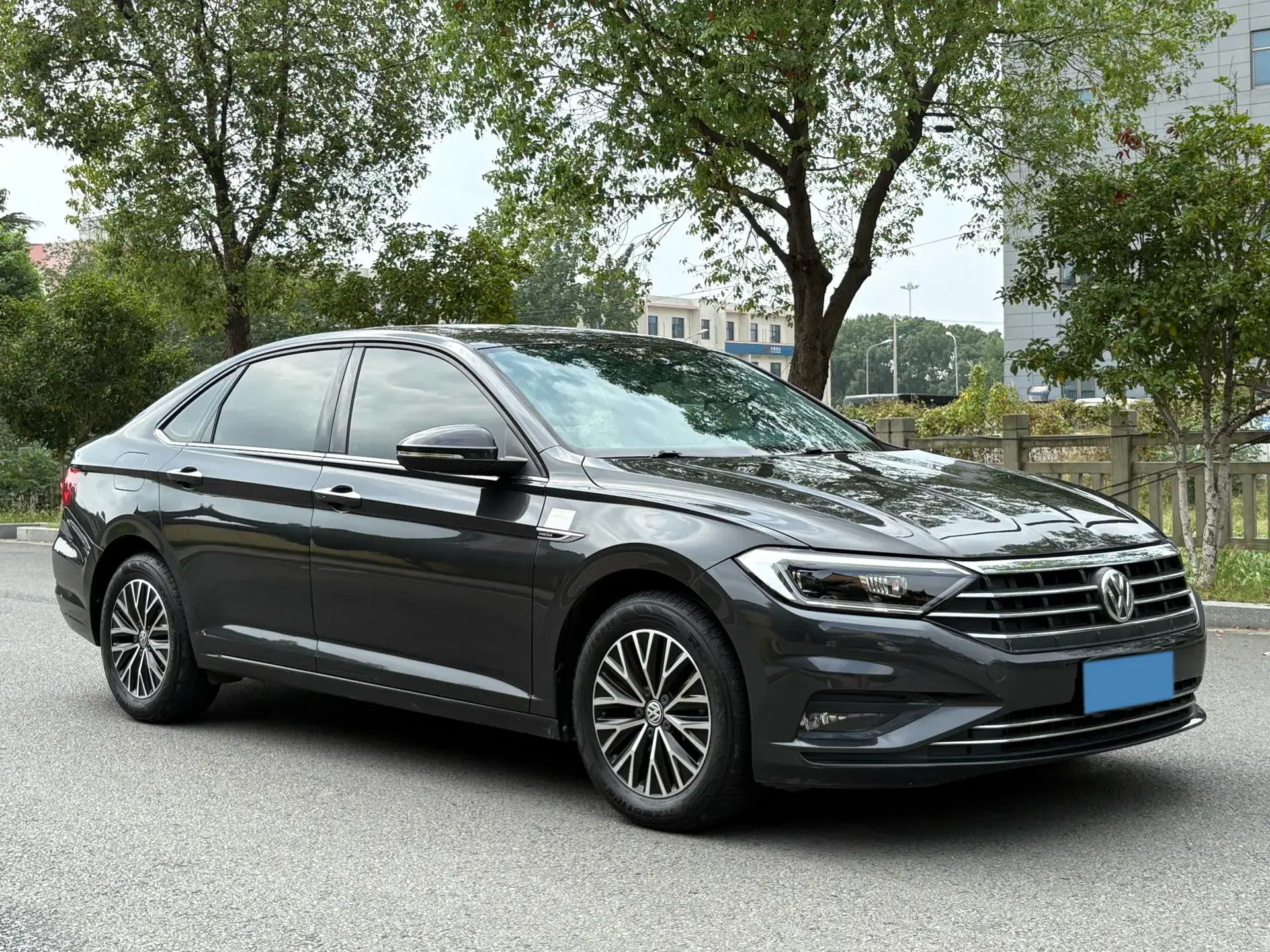 2019 VOLKSWAGEN SAGITAR thumbnail 3